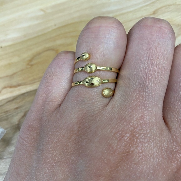 18K Gold Ring - Picture 4 of 4